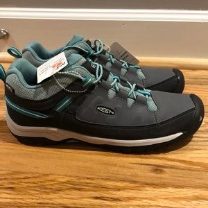 Brand new. Kid’s size 7 keens